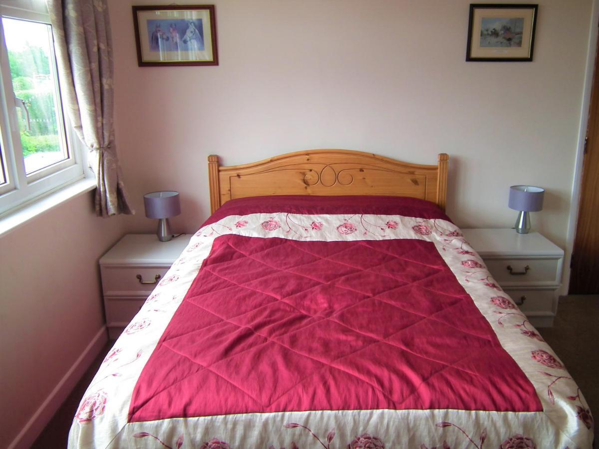 Bed and Breakfast Dove House Bishop's Cleeve Экстерьер фото